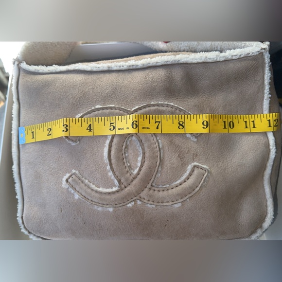 Shearling Chanel Bag - Picture 6 of 9